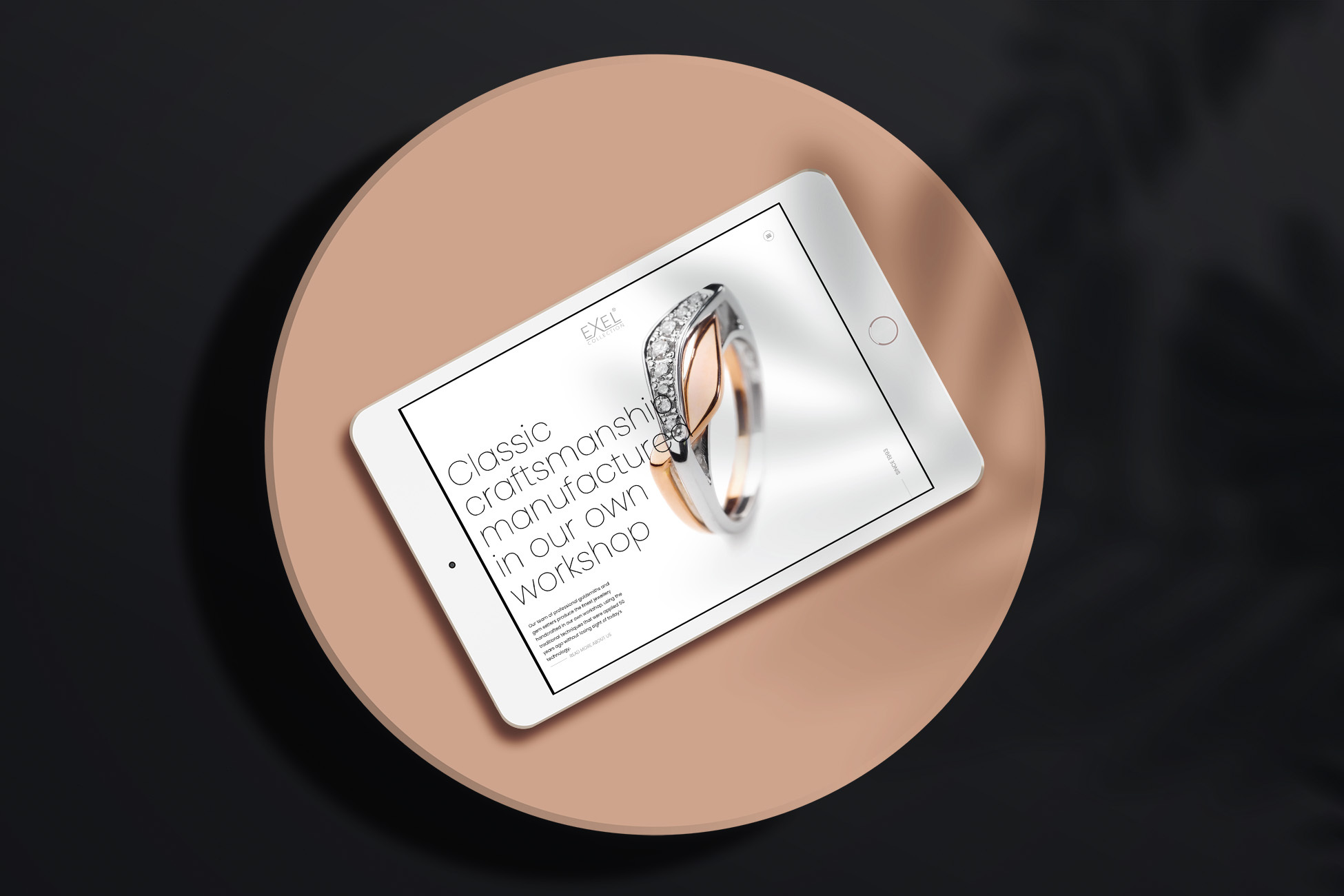 Website van Exel Collection uit Kortrijk, gepresenteerd in een witte iPad. De juwelen worden gepresenteerd.